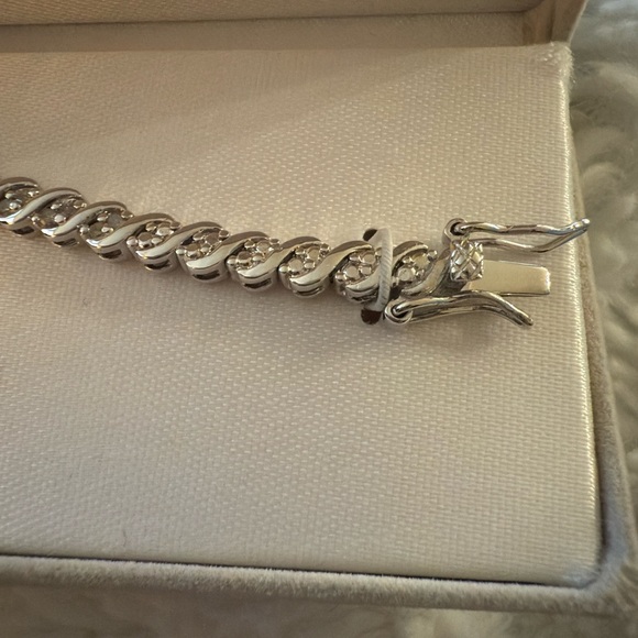 Sterling Silver Tennis Bracelet with 1 carat TW of diamonds - Picture 4 of 4
